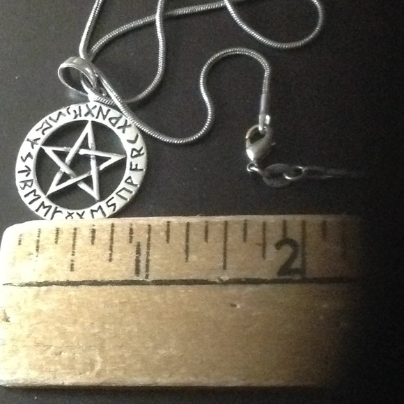 Sterling Peter Stone Round Runic Pentagram Salem Charm Pendant Necklace - Picture 5 of 5